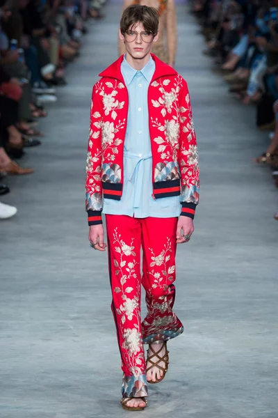 Look 5